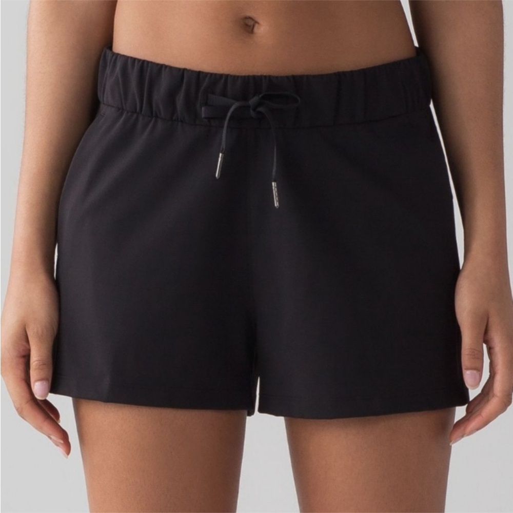 Lululemon On The Fly 2.5” Athletic Shorts Black